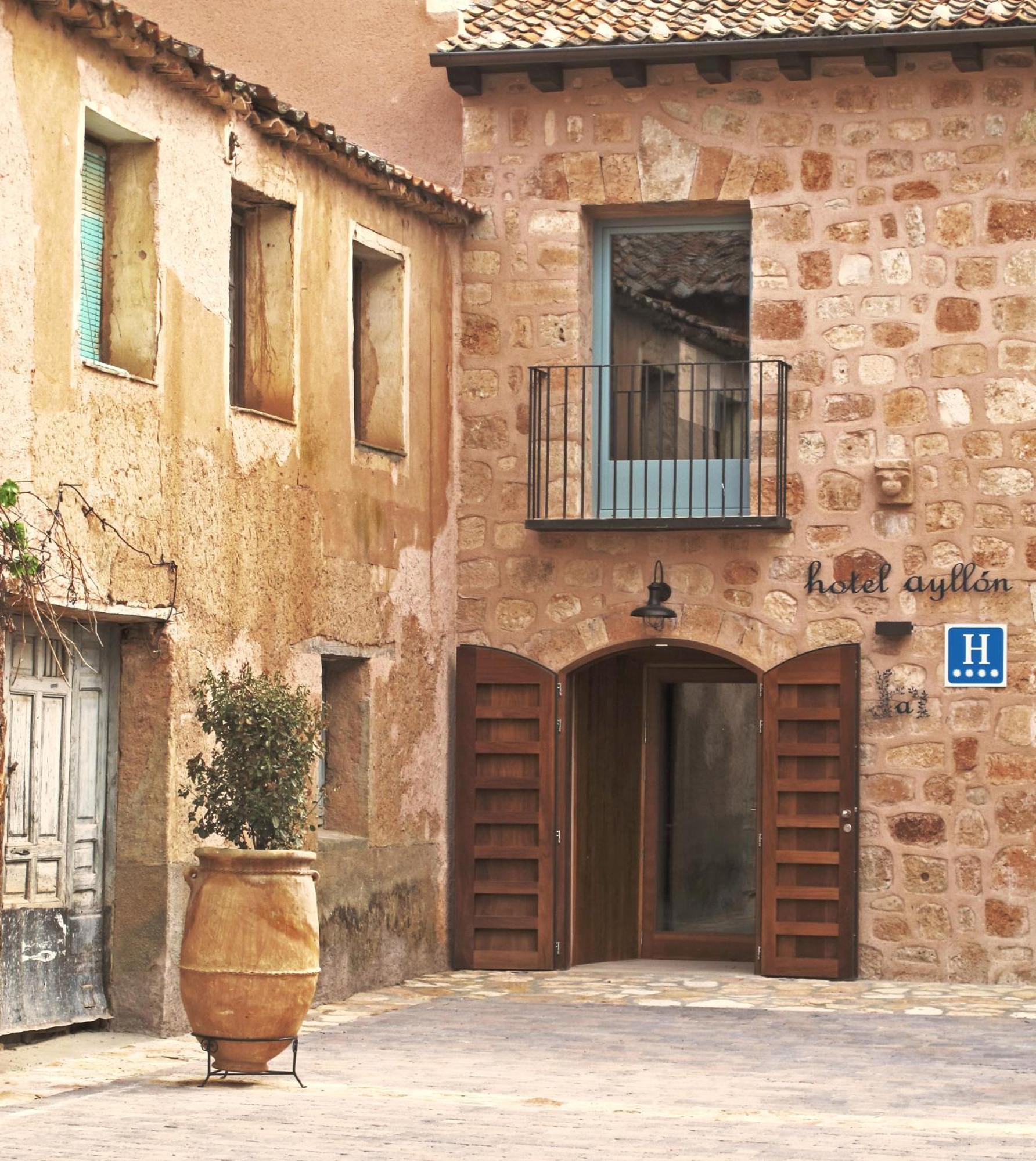 Hotel Ayllón Εξωτερικό φωτογραφία